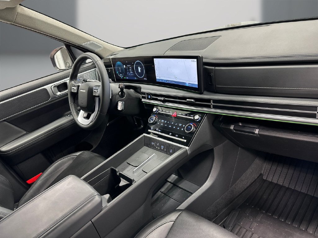 Used 2025 Hyundai Santa Fe Limited FWD image 17