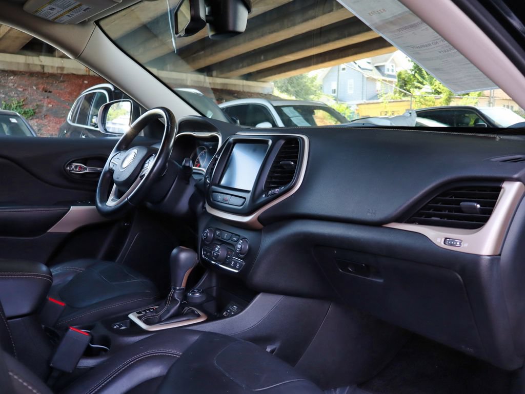 Used 2018 Jeep Cherokee Limited AWD/4WD image 23