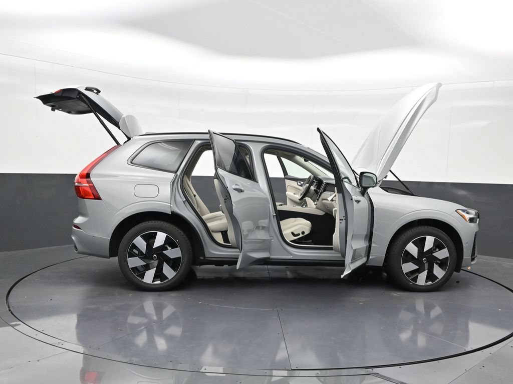 New 2025 Volvo XC60 T8 Plus w/ Protection Package Premier AWD/4WD image 30