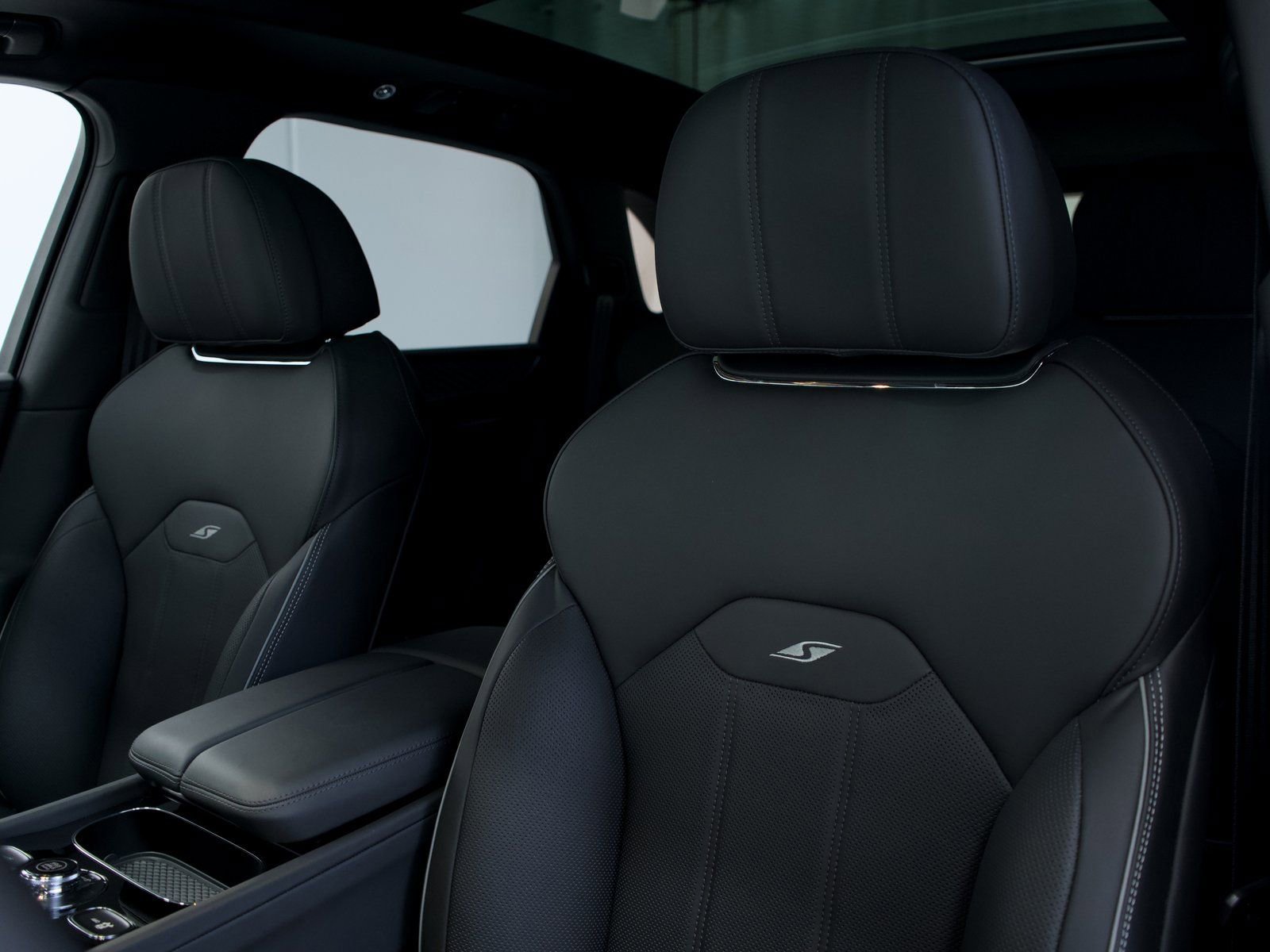 Certified 2025 Bentley Bentayga image 16