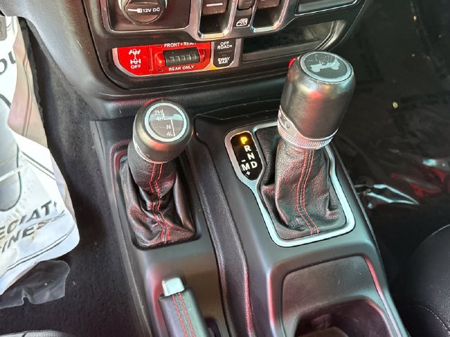 Used 2021 Jeep Wrangler Unlimited Rubicon w/ Cold Weather Group AWD/4WD image 21