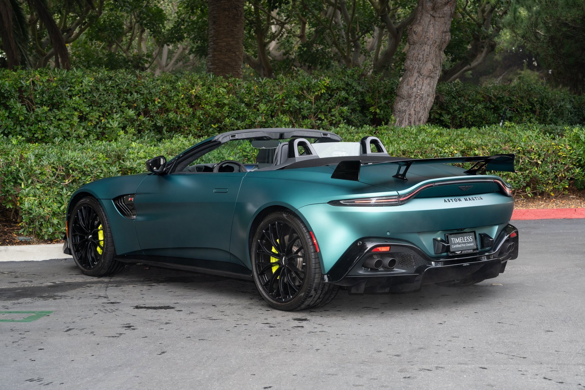 Used 2023 Aston Martin V8 Vantage Roadster image 5