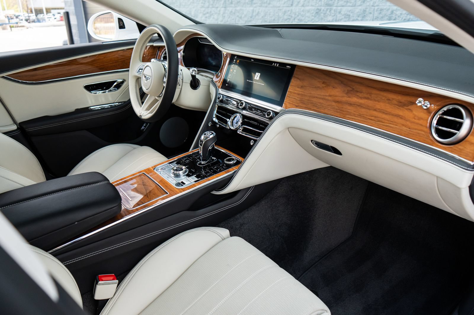 Certified 2023 Bentley Flying Spur V8 AWD/4WD image 2