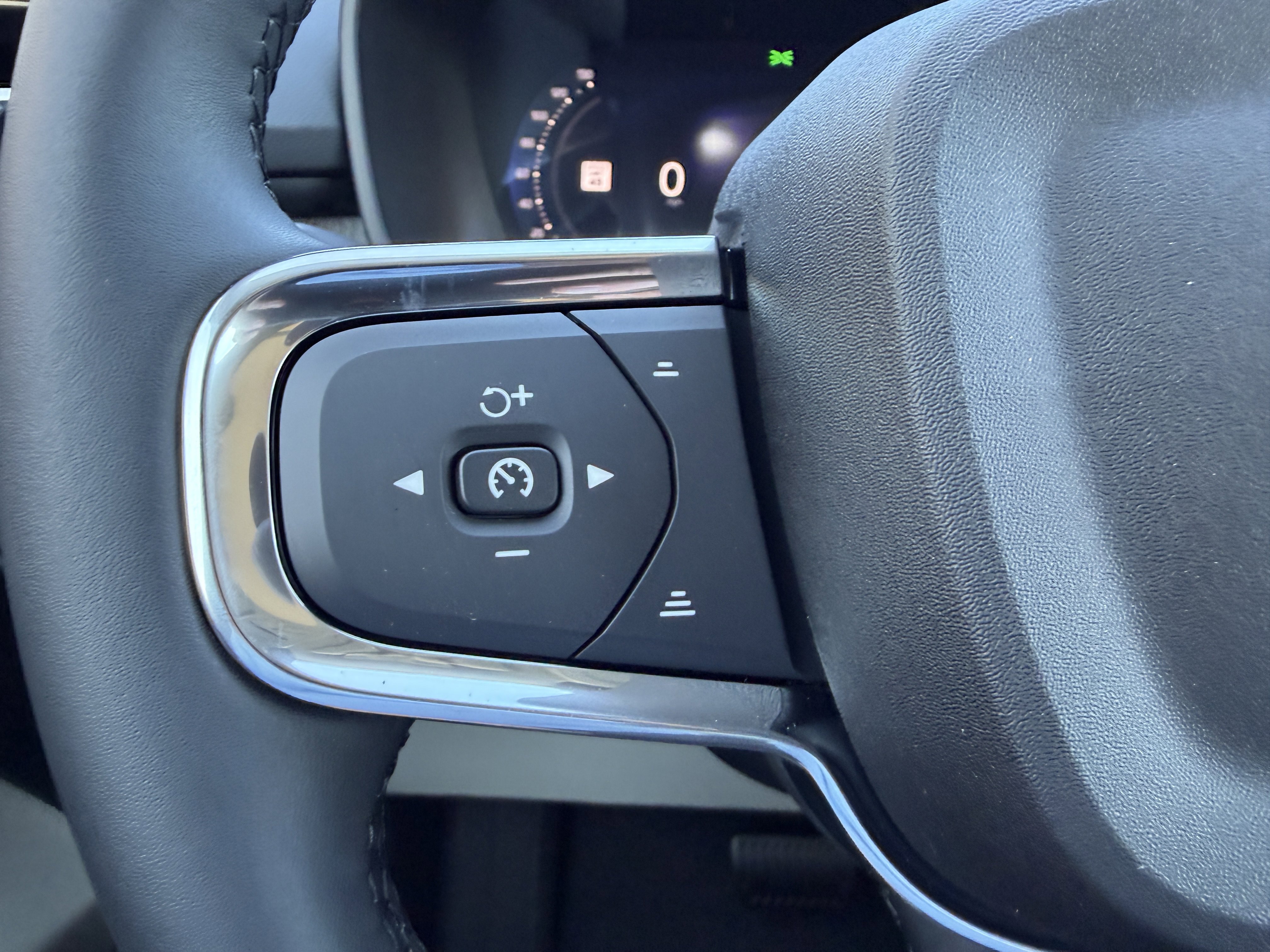 New 2026 Volvo XC40 B5 Plus w/ Climate Package image 28