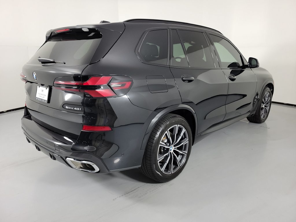 Used 2025 BMW X5 sDrive40i w/ M Sport Package RWD image 4