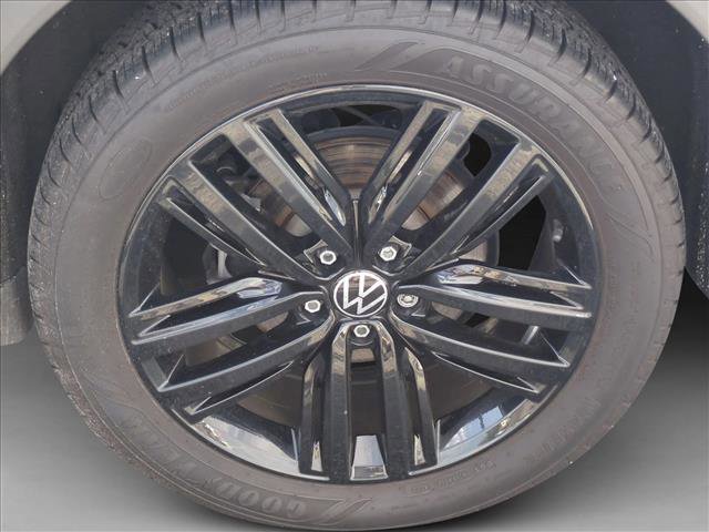 Used 2022 Volkswagen Tiguan SE R-Line image 12