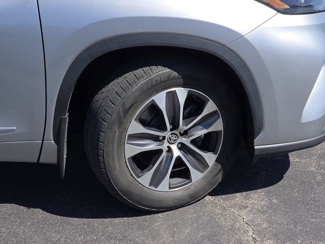 Used 2022 Toyota Highlander XLE AWD/4WD image 27