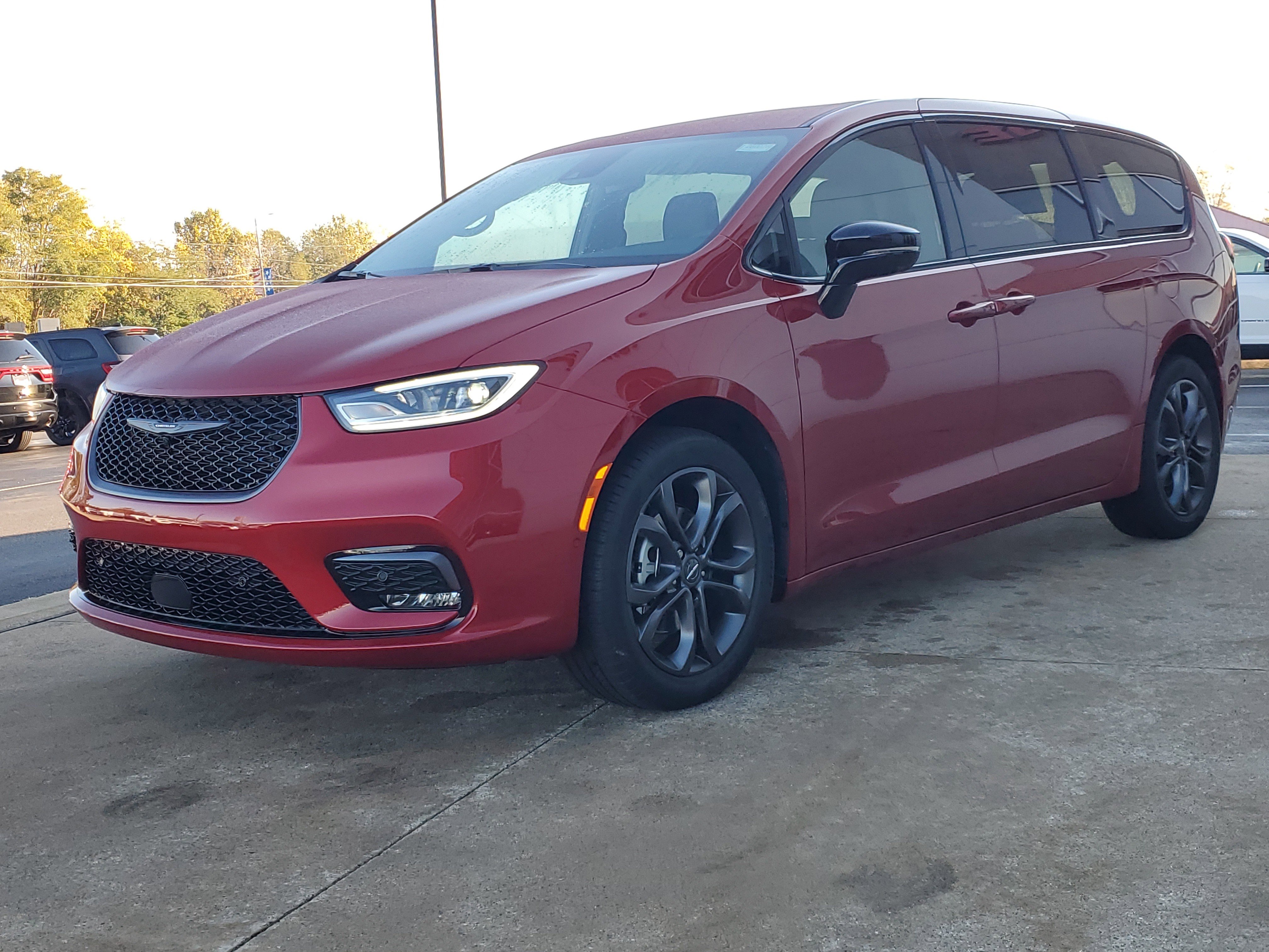 New 2026 Chrysler Pacifica Select image 2