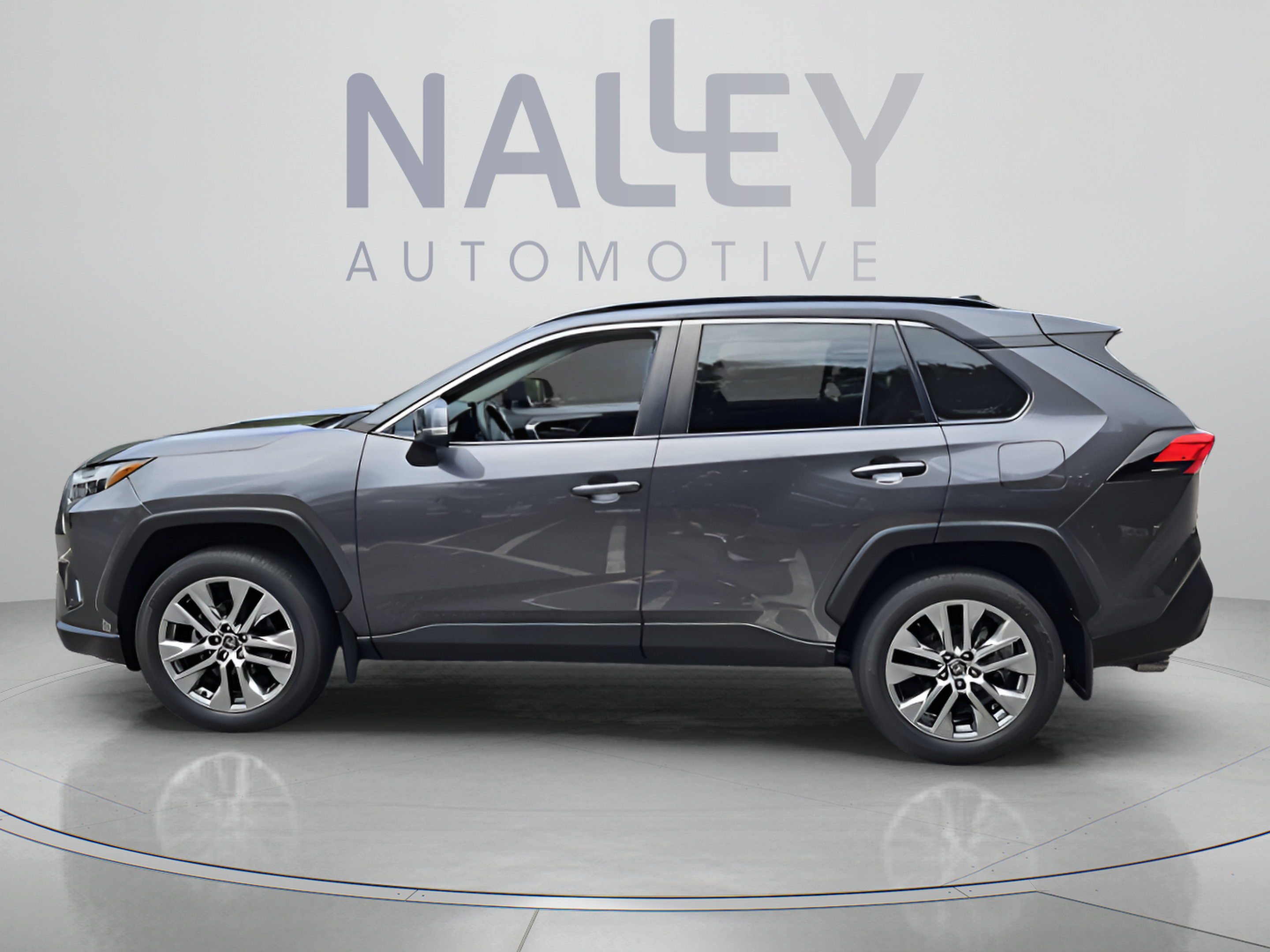 Used 2022 Toyota RAV4 XLE Premium FWD image 2