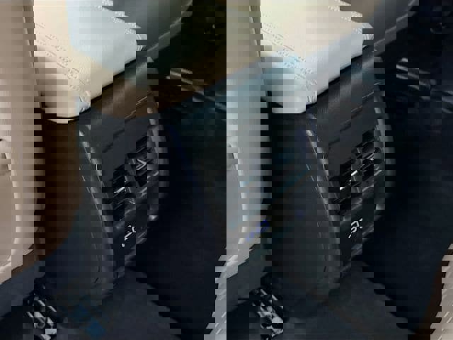 Used 2024 Cadillac XT4 Premium Luxury w/ Technology Package image 25