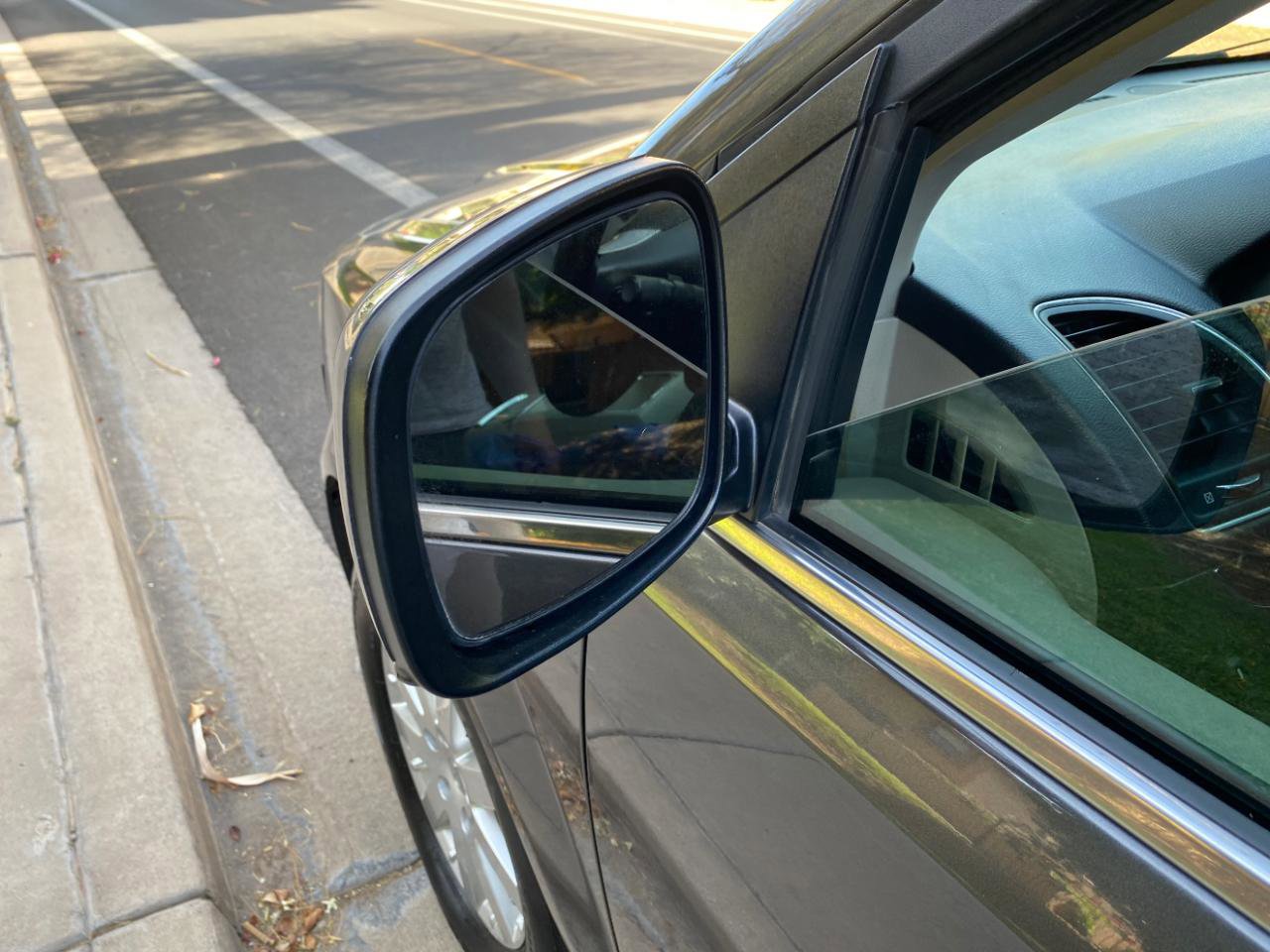 Used 2016 Chrysler Town & Country Touring FWD image 22