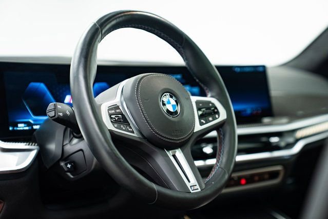 Used 2026 BMW X7 M60i image 40