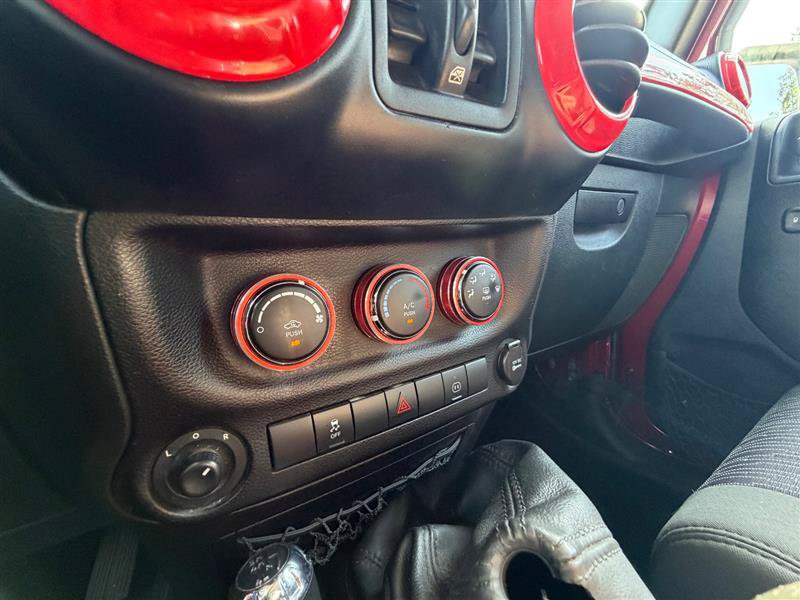 Used 2012 Jeep Wrangler Unlimited Sahara AWD/4WD image 18