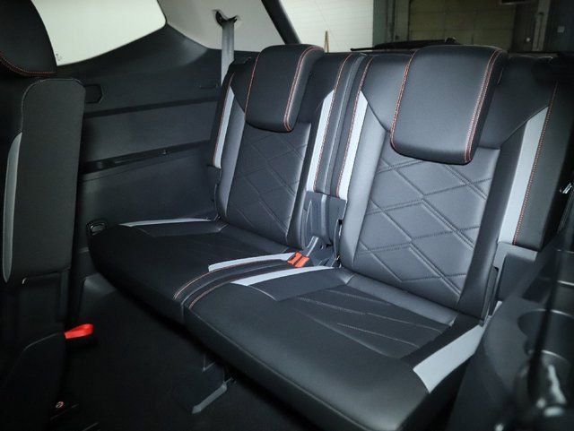 Used 2025 Volkswagen Atlas Peak Edition SE AWD/4WD image 14