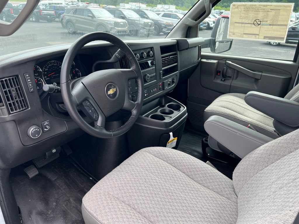Used 2023 Chevrolet Express 3500 w/ Power Convenience Package RWD image 6