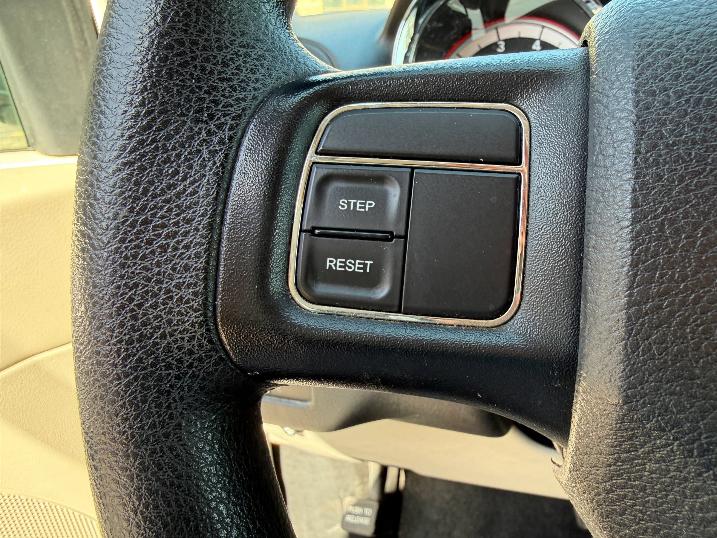Used 2015 Dodge Grand Caravan SXT FWD image 11