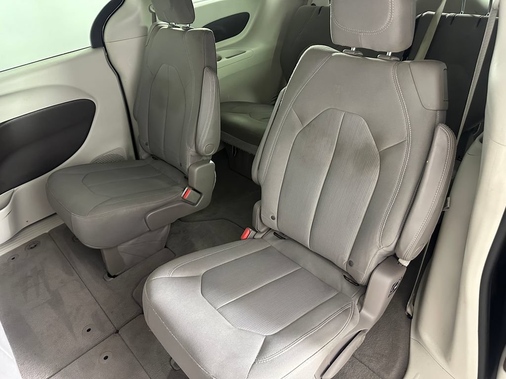 Used 2017 Chrysler Pacifica LX FWD image 23