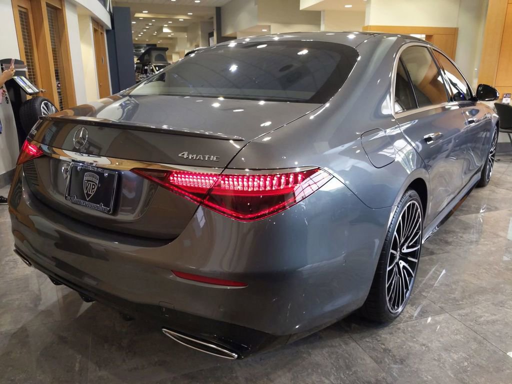 Used 2022 Mercedes-Benz S 580 4MATIC Sedan image 2