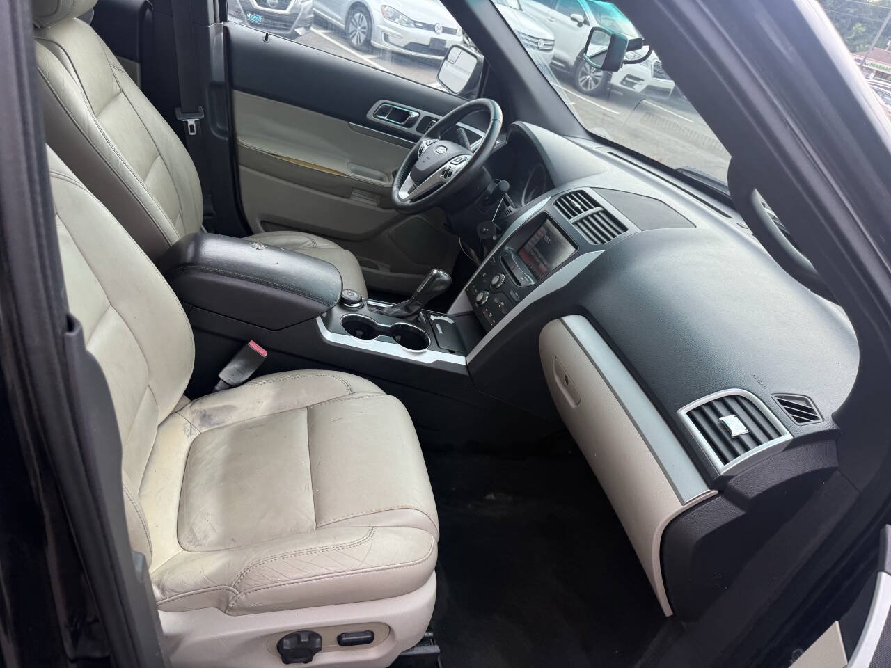 Used 2015 Ford Explorer XLT w/ Equipment Group 202A AWD/4WD image 14