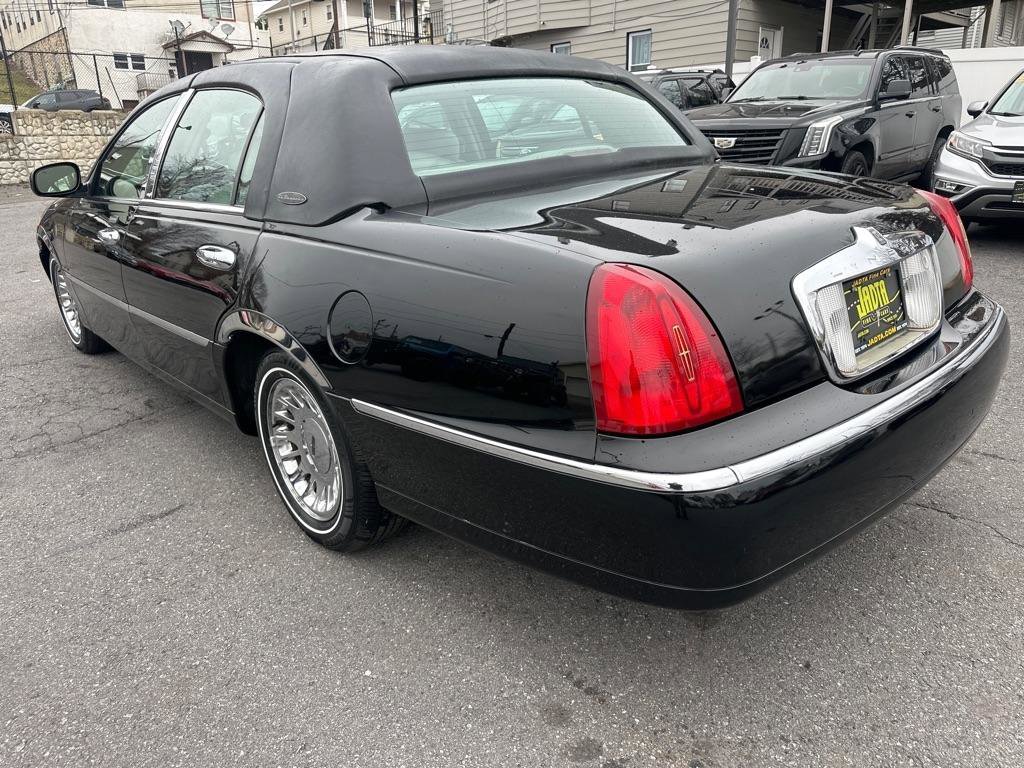 Used 2002 Lincoln Town Car Cartier RWD image 4