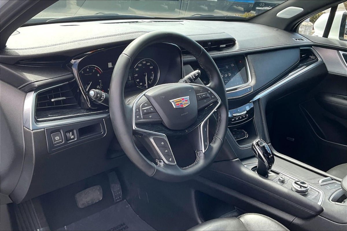 Used 2025 Cadillac XT5 Premium Luxury FWD image 12