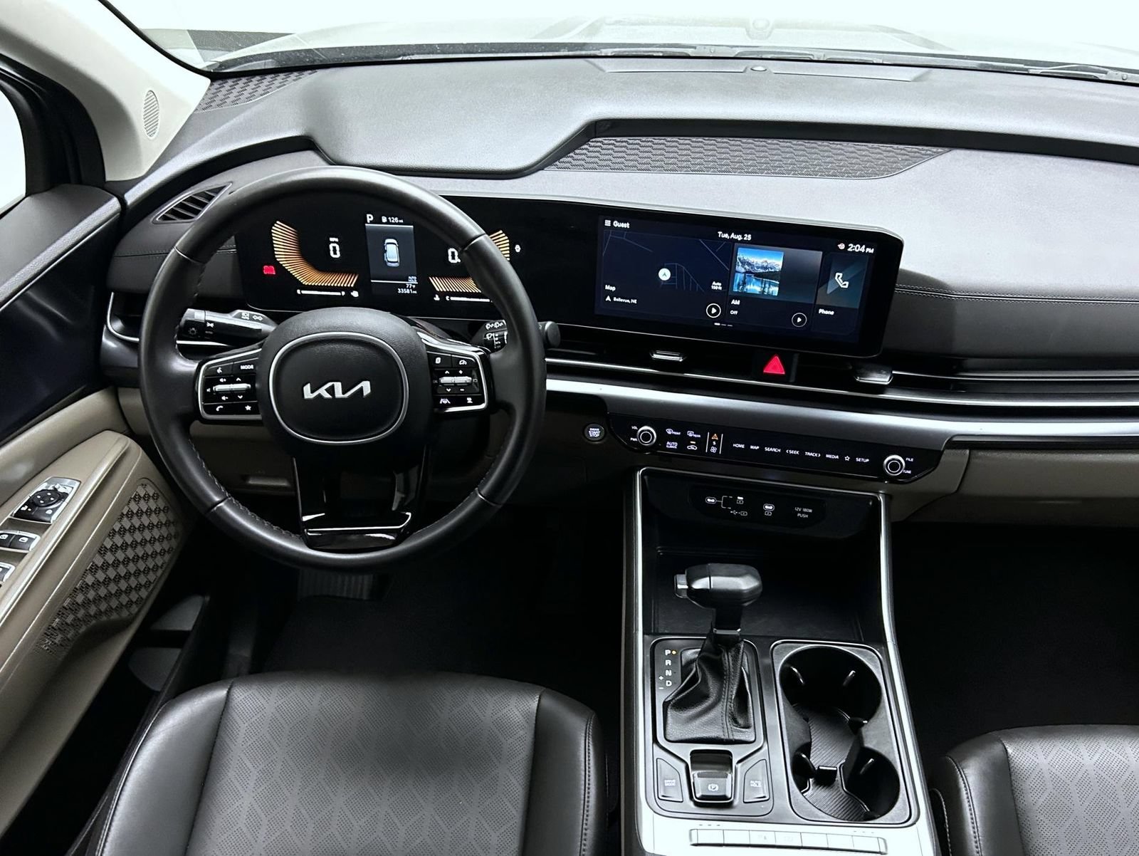 Used 2025 Kia Carnival FWD image 12