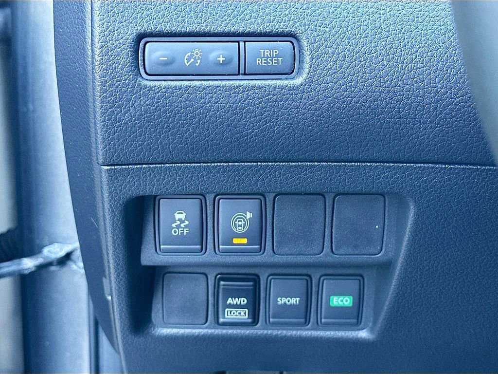 Used 2017 Nissan Rogue SV image 10