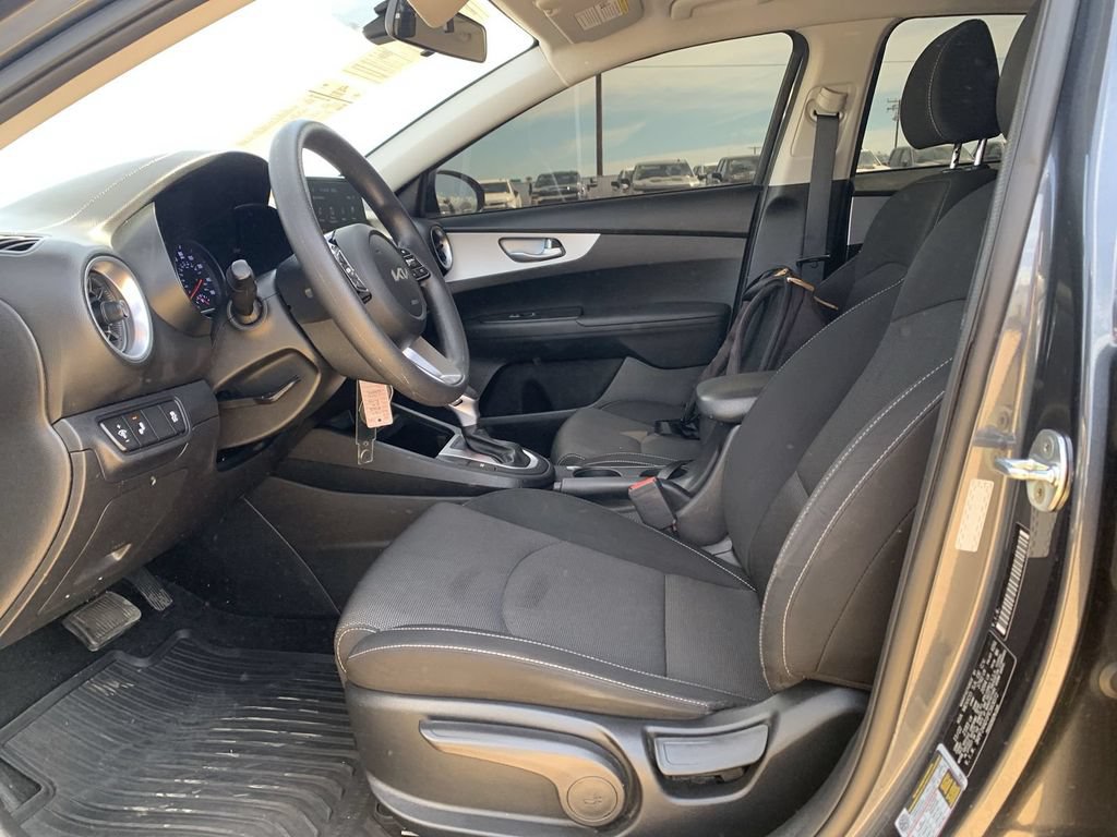 Used 2023 Kia Forte LXS w/ LXS Technology Package FWD image 17