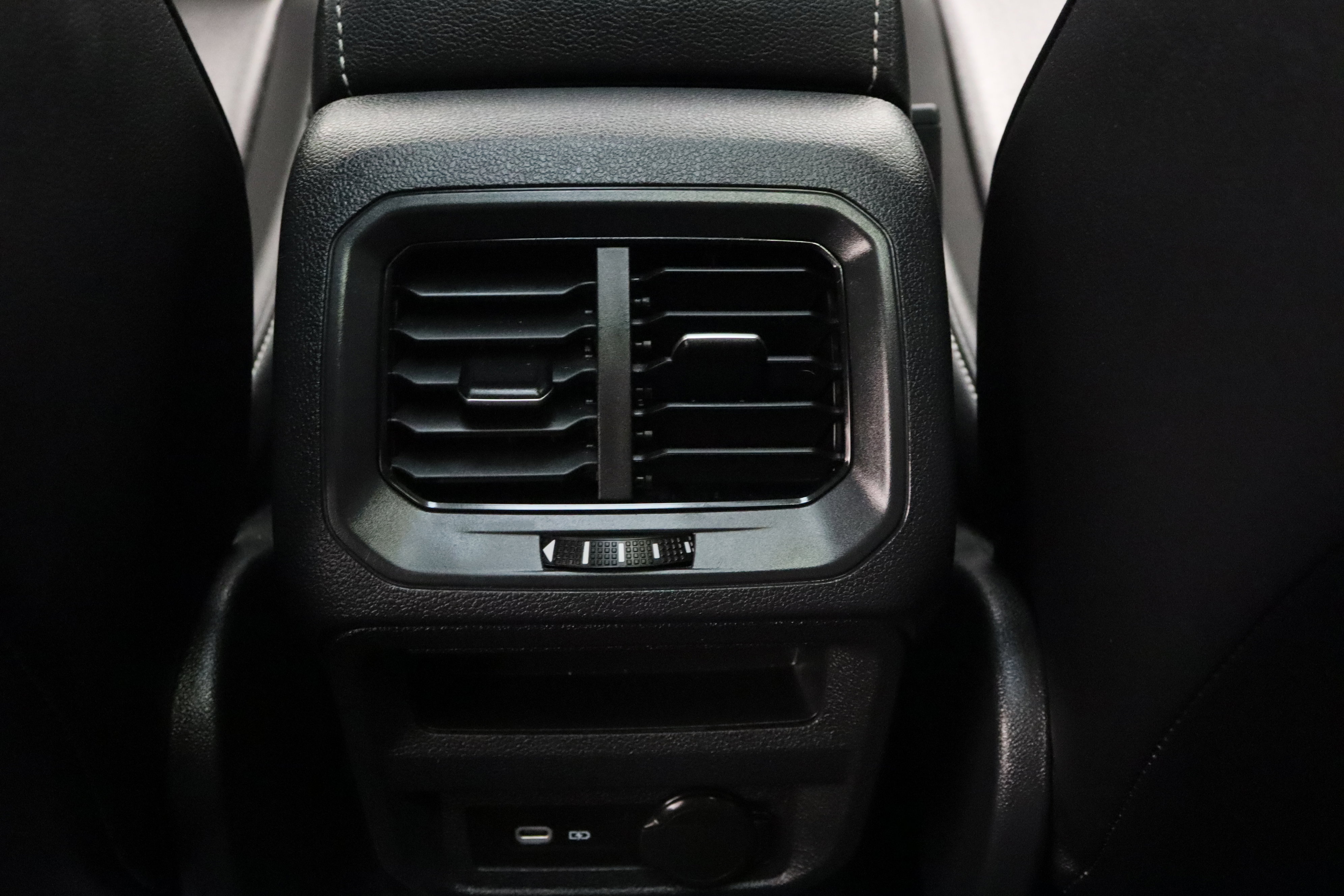 Used 2024 Volkswagen Tiguan SE R-Line FWD image 30