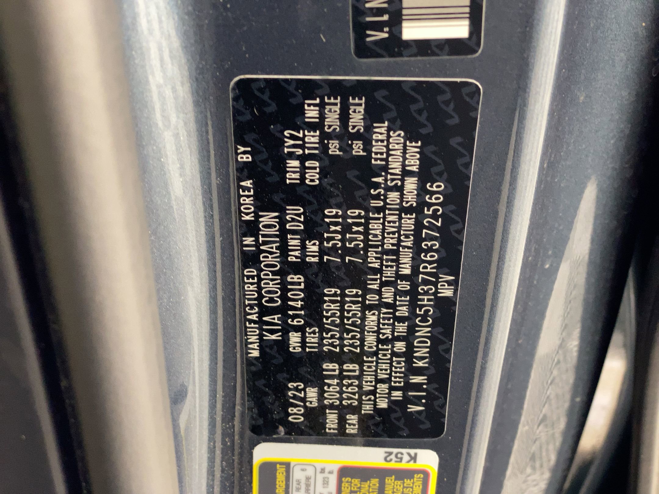 Used 2024 Kia Carnival EX image 18