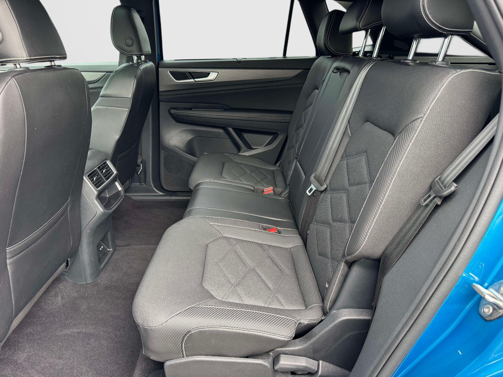 Certified 2024 Volkswagen Atlas Cross Sport SE w/ Panoramic Sunroof Package AWD/4WD image 13