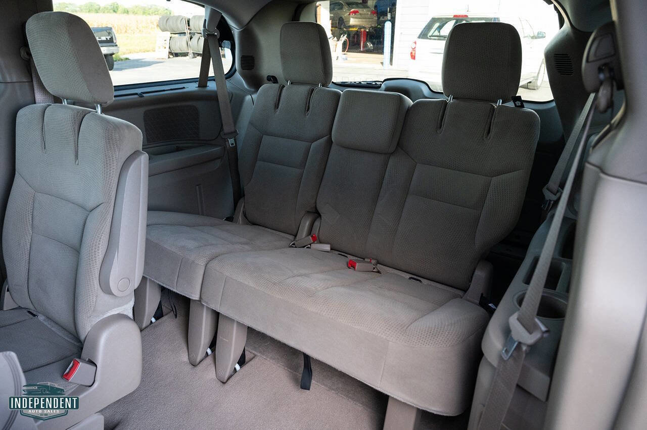 Used 2014 Chrysler Town & Country Touring image 16