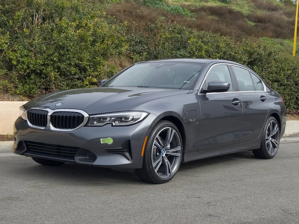 Used 2022 BMW 330e w/ Driving Assistance Package image 27