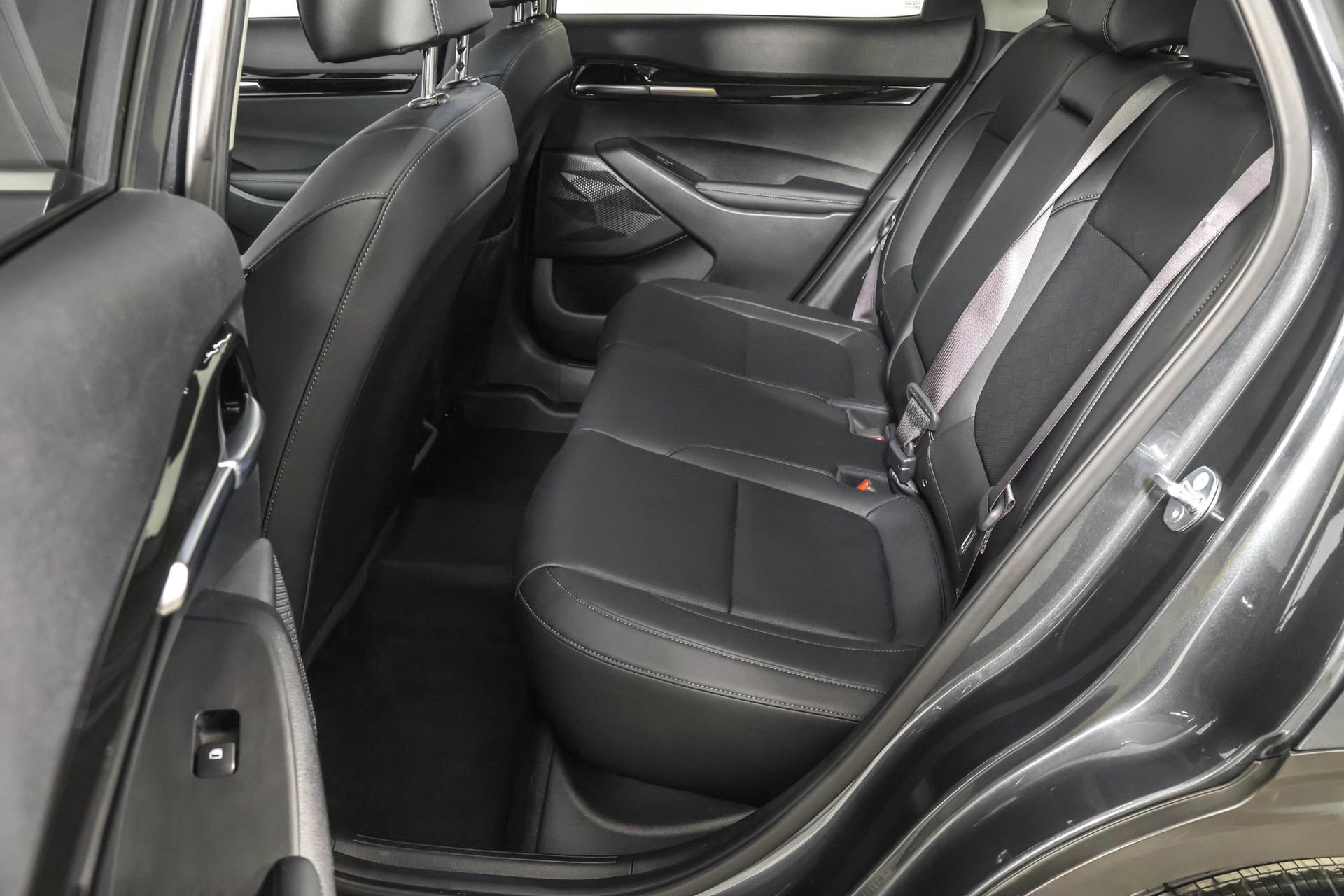 Used 2024 Kia Seltos SX w/ SX Sunroof Package image 37