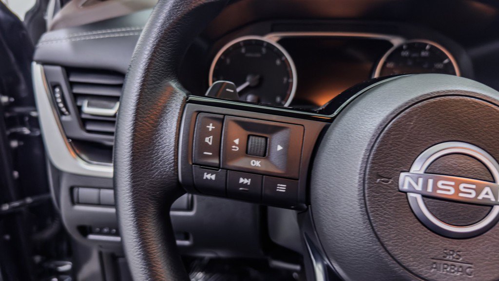Used 2023 Nissan Rogue SV image 25