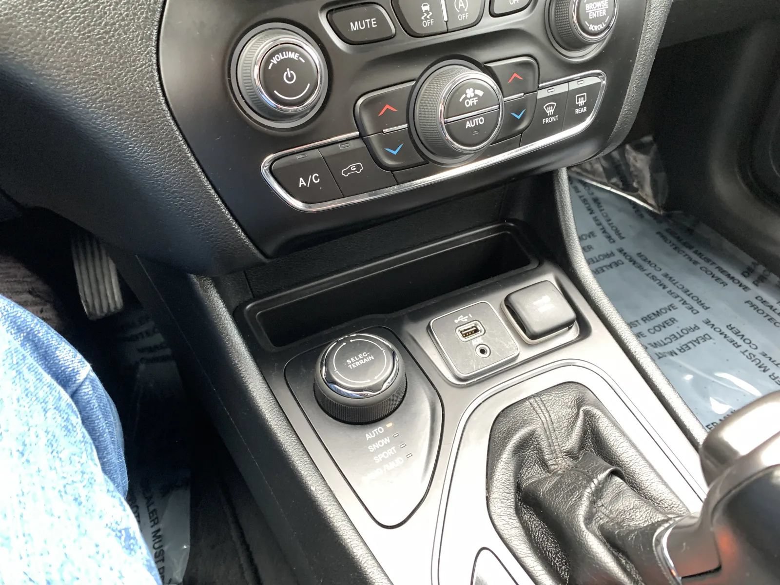 Used 2022 Jeep Cherokee Latitude Lux AWD/4WD image 17