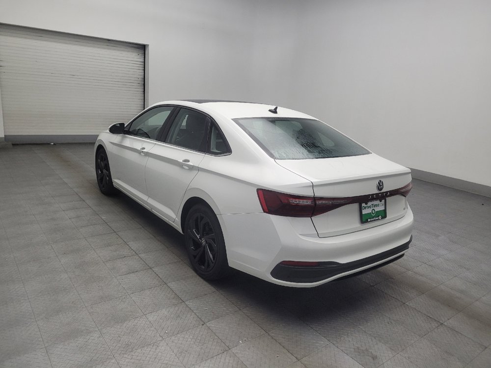 Used 2025 Volkswagen Jetta SE w/ Sunroof Package FWD image 5