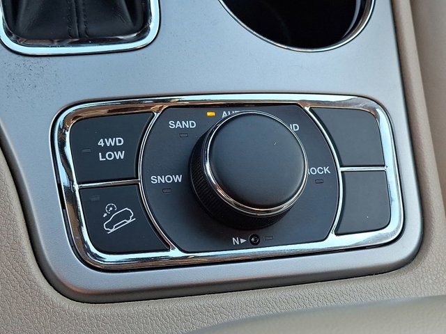 Certified 2018 Jeep Grand Cherokee Limited AWD/4WD image 30