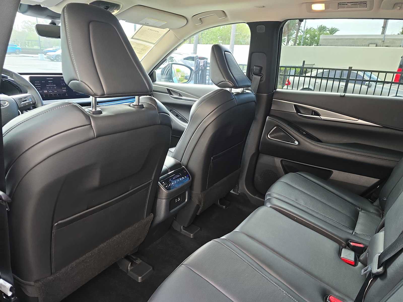 Used 2025 INFINITI QX60 Luxe FWD image 12