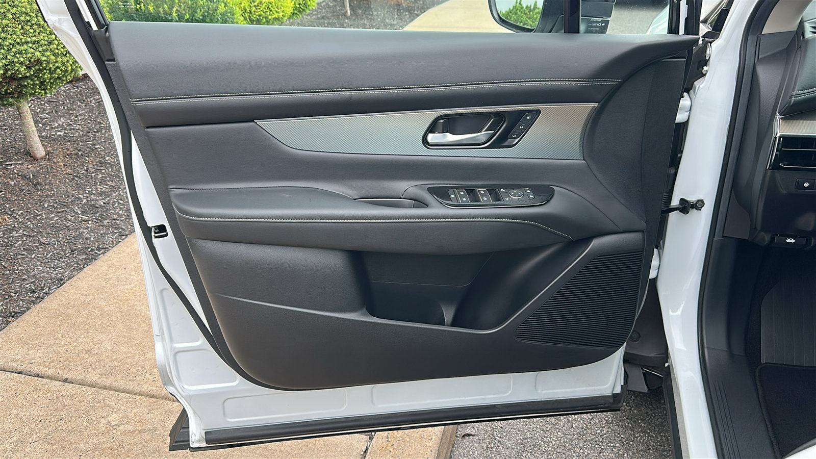 Certified 2025 Nissan Murano SL w/ Cargo Package AWD/4WD image 14