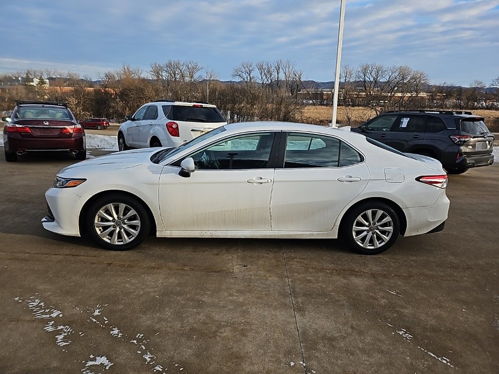 Used 2020 Toyota Camry LE image 7