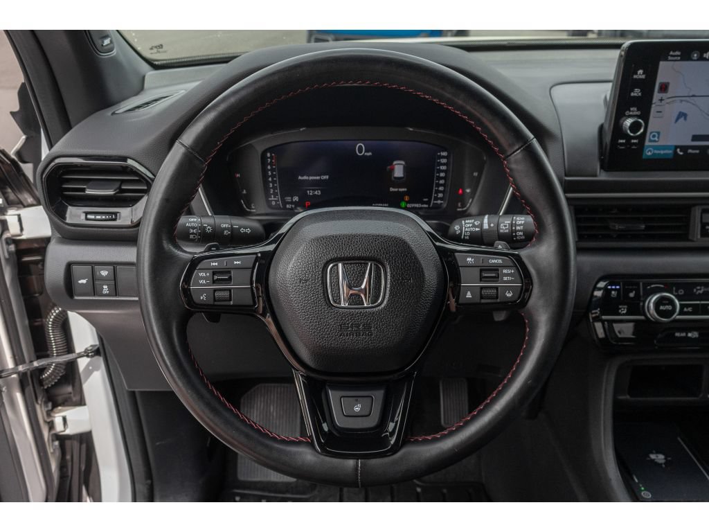 Used 2025 Honda Pilot Black Edition image 23