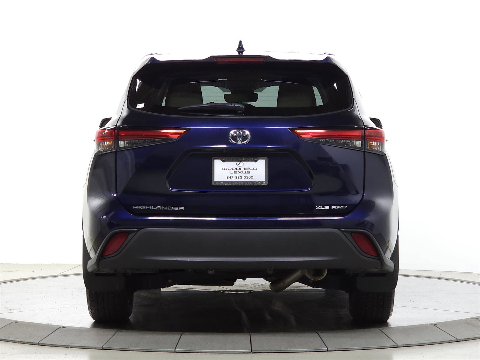 Used 2021 Toyota Highlander XLE AWD/4WD image 6