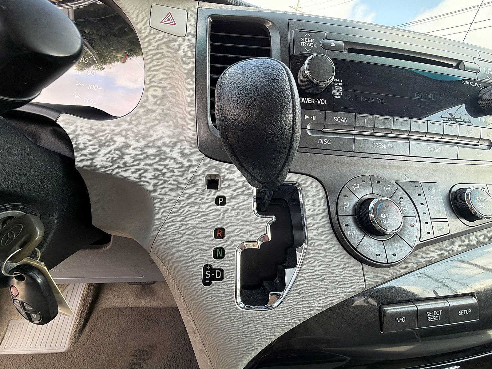 Used 2012 Toyota Sienna LE FWD image 25