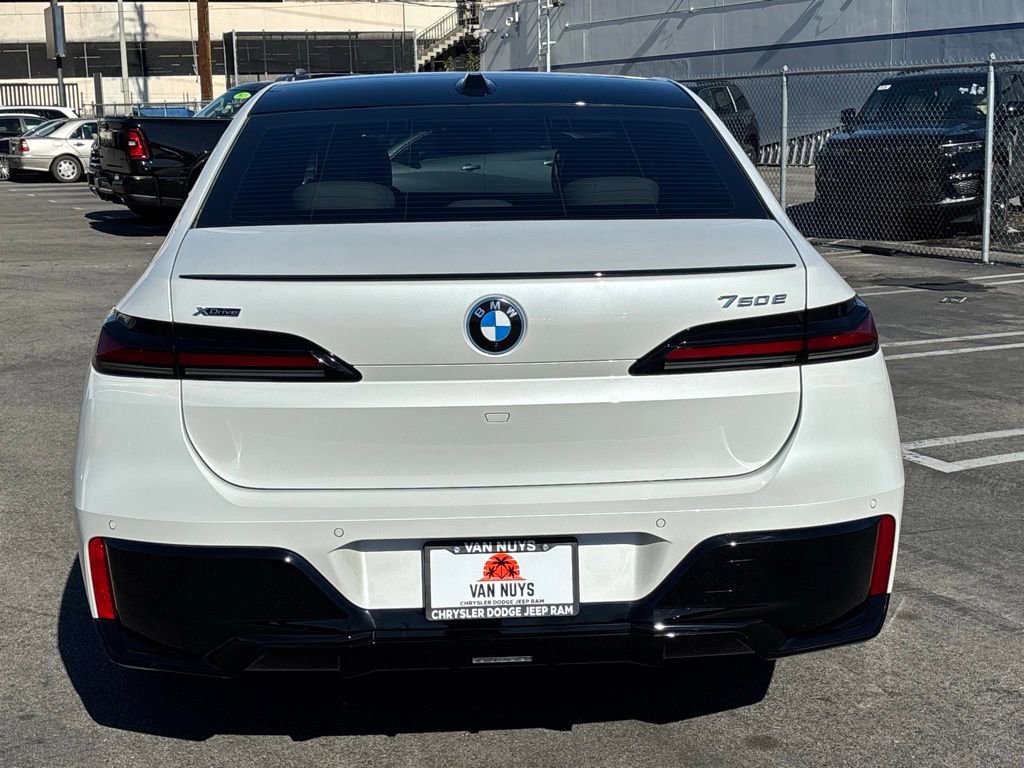 Used 2025 BMW 750e xDrive 750e xDrive w/ Premium Package image 5
