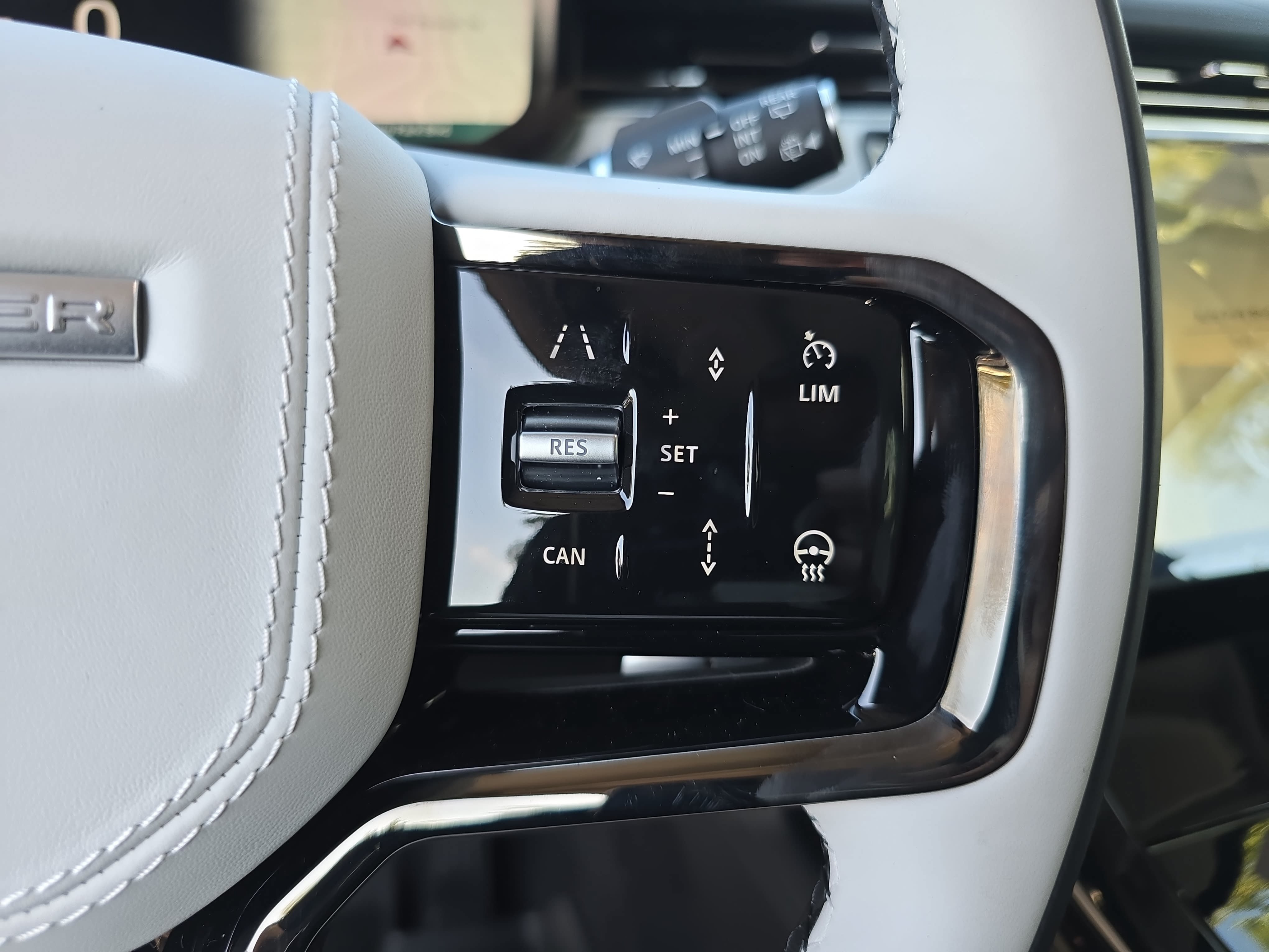 New 2026 Land Rover Range Rover Sport Dynamic SE AWD/4WD image 18