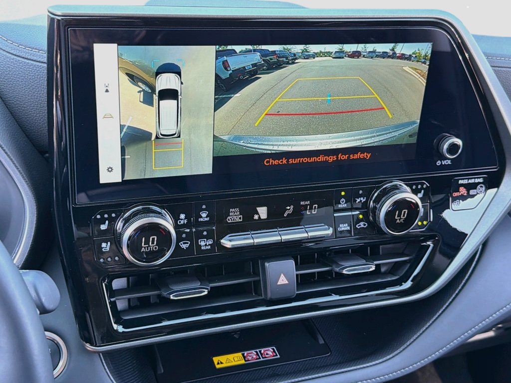 Used 2026 Toyota Highlander Limited AWD/4WD image 12