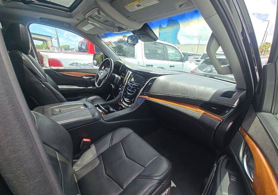 Used 2016 Cadillac Escalade ESV Luxury RWD image 9