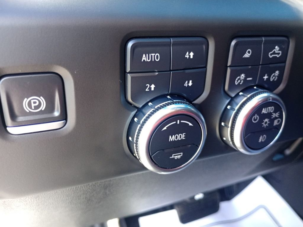Used 2025 GMC Sierra 2500 AT4 image 24