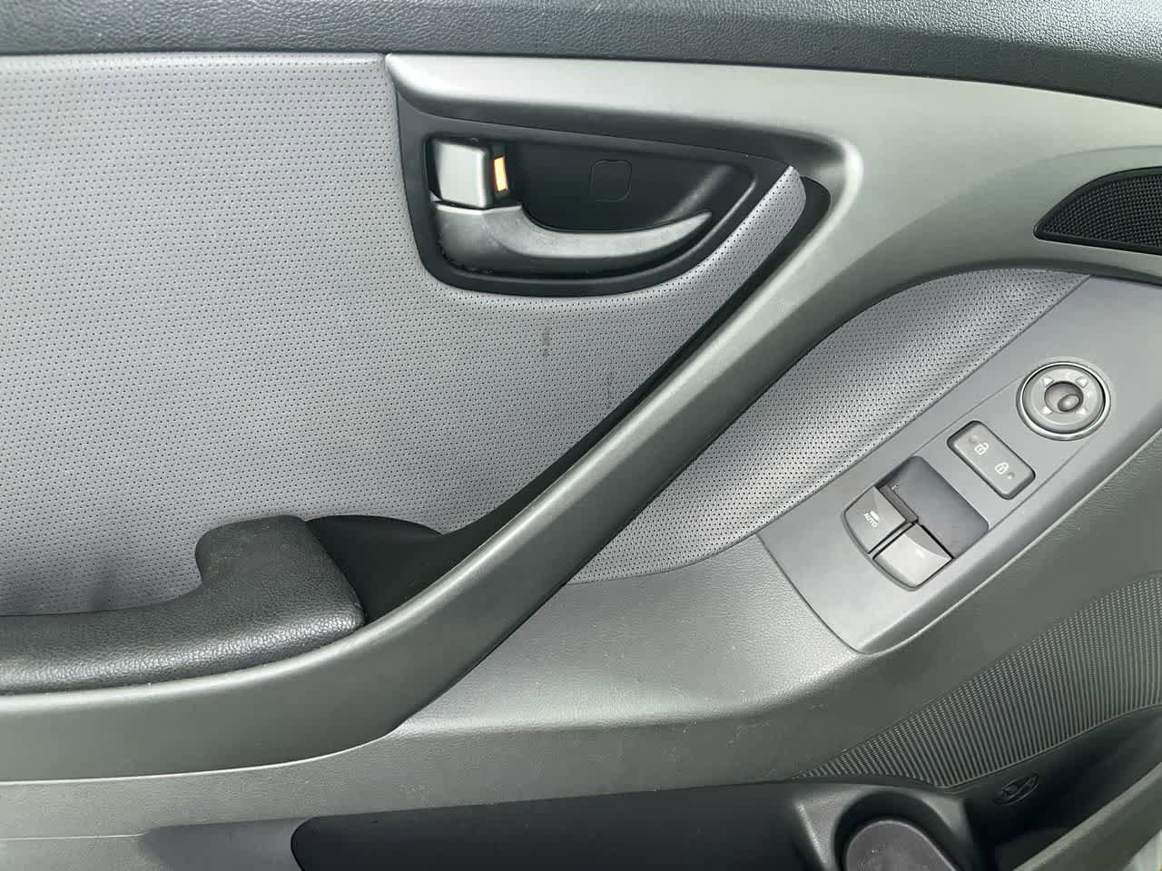 Used 2014 Hyundai Elantra w/ Option Group 2 FWD image 13